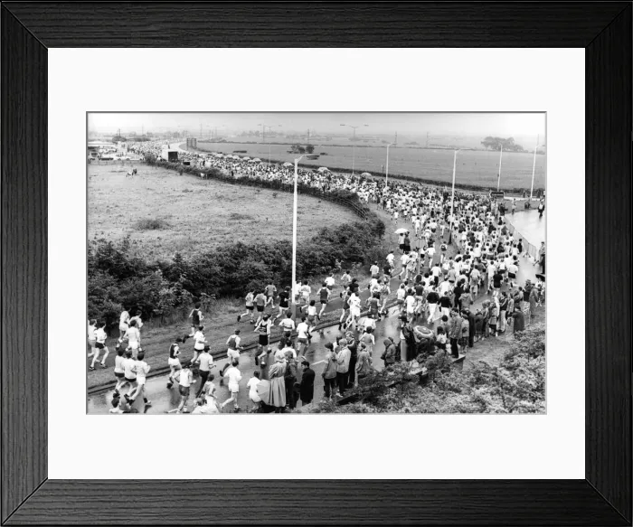 Framed Print : The Great North Run 27 June 1982 - The long and winding trail of runners at White Mare