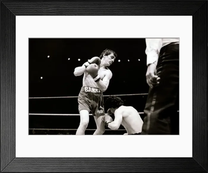 Framed Print : Boxing - Barry McGuigan v Esteban Eguia at the Royal Albert Hall
