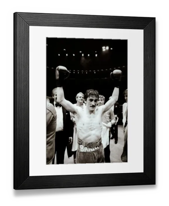 Framed Print : Boxing - Barry McGuigan v Esteban Eguia at the Royal Albert Hall
