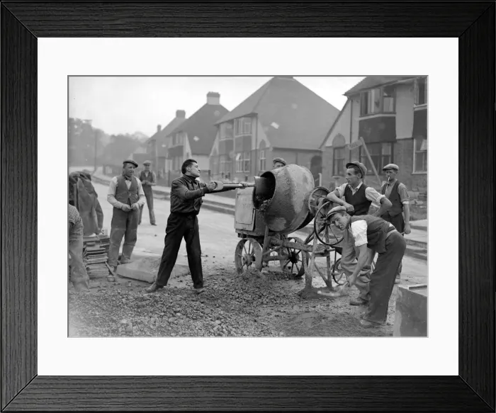 Framed Print : Jack The Kid Berg in training Boxer Shovelling sand, cement Framed Print : Jack The Kid Berg in training Boxer Shovelling sand, cement