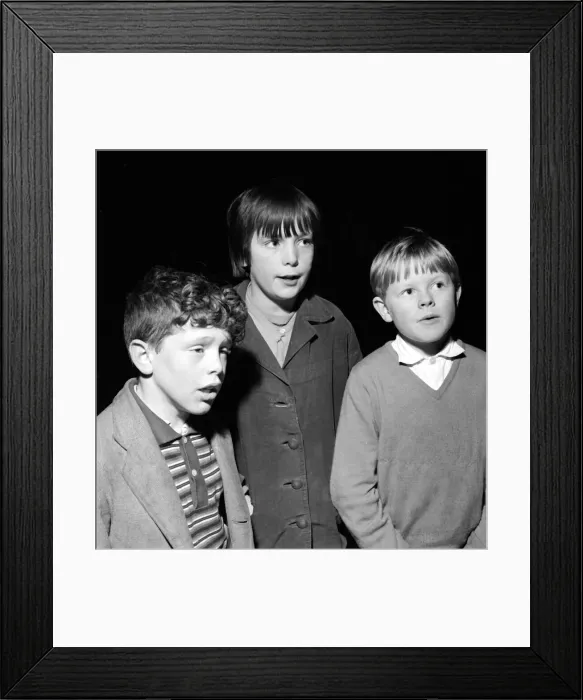 Framed Print : Young carol singers (l-r) Patrick Lamb (10), Maureen Territt (11) and Anthony McGee (9 Framed Print : Young carol singers (l-r) Patrick Lamb (10), Maureen Territt (11) and Anthony McGee (9