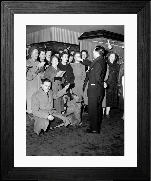 Framed Print : Carol singers at Dolcis shop of Leicester Square in aid of Catholic orphans