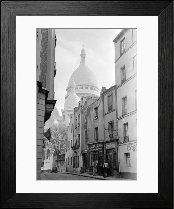 Framed Print : Window shopping in the cobbled streets behind Scare Coeur Paris France 1951
