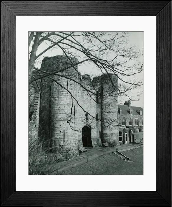 Framed Print : The keep of Tonbridge Castle in Kent Landmark Circa 1950 A©Mirrorpix Framed Print : The keep of Tonbridge Castle in Kent Landmark Circa 1950 A©Mirrorpix