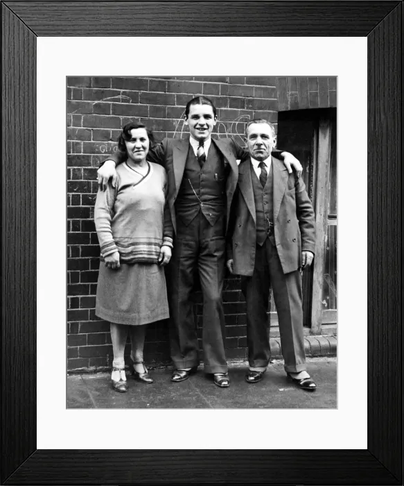 Framed Print : Jack The Kid Berg with his parents Boxing boxer 1930s Framed Print : Jack The Kid Berg with his parents Boxing boxer 1930s