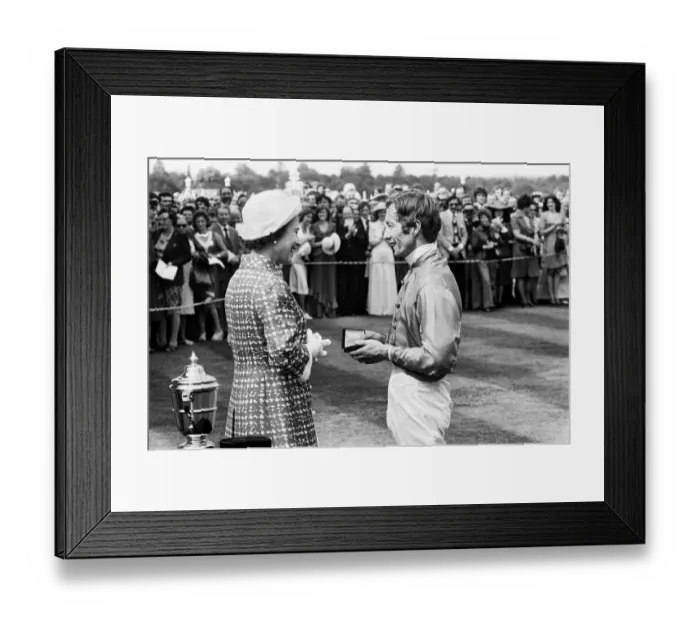 Framed Print : Lester Piggott with Queen Elizabeth after winning the King George VI Framed Print : Lester Piggott with Queen Elizabeth after winning the King George VI