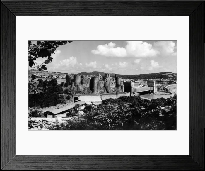 Framed Print : Conwy Castle in Conwy, (in the historic county of Caernarvonshire). 2nd September 1938