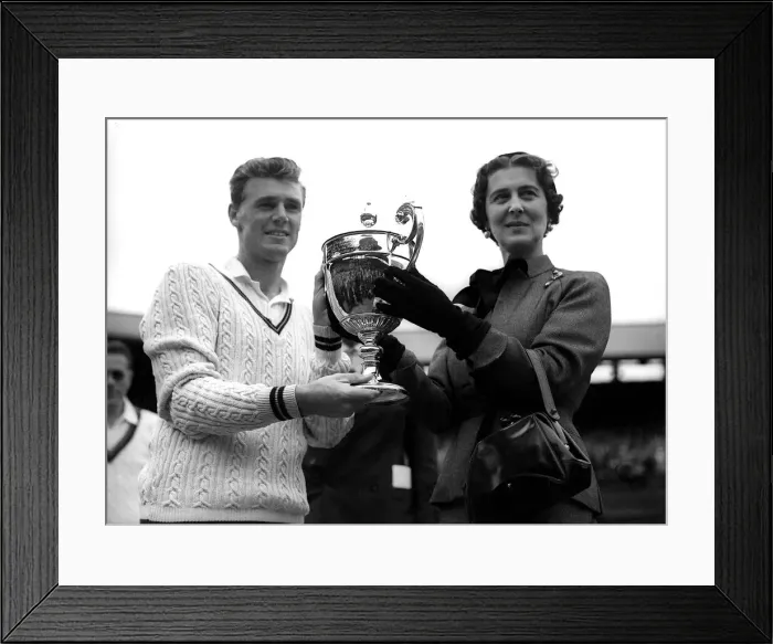 Framed Print : Wimbledon Tennis Championships - 1952 Duchess of Kent present Frank Sedgman with Framed Print : Wimbledon Tennis Championships - 1952 Duchess of Kent present Frank Sedgman with