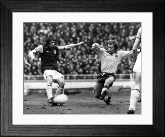 Framed Print : 1975 League Cup Final at Wembley Stadium. Aston Villa 1 v Norwich City 0 Framed Print : 1975 League Cup Final at Wembley Stadium. Aston Villa 1 v Norwich City 0