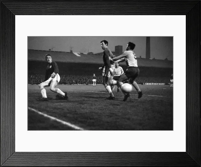 Framed Print : League Cup Final 1965. Leicester City v. Chelsea. Leicester City keeper Gordon Framed Print : League Cup Final 1965. Leicester City v. Chelsea. Leicester City keeper Gordon