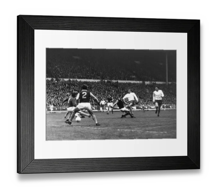 Framed Print : 1971 League Cup Final at Wembley Stadium. Tottenham Hotspur 2 v Aston Villa 0