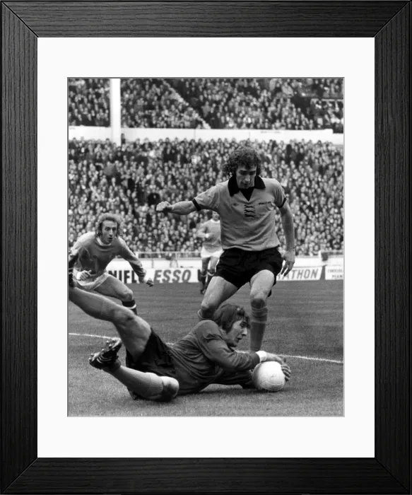 Framed Print : 1974 League Cup Final at Wembley Stadium. Wolverhampton Wanderers 2 v Manchester