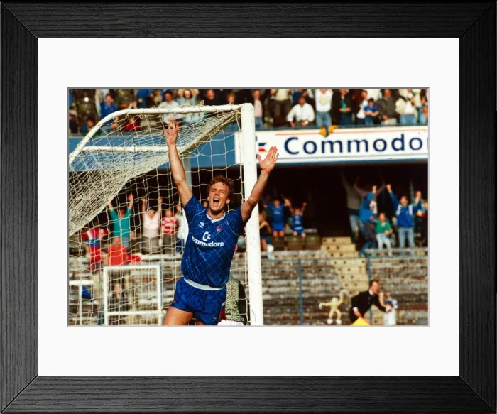Framed Print : Chelsea v Barnsley Football April 1989 Kerry Dixon - Chelsea - celebrates Framed Print : Chelsea v Barnsley Football April 1989 Kerry Dixon - Chelsea - celebrates