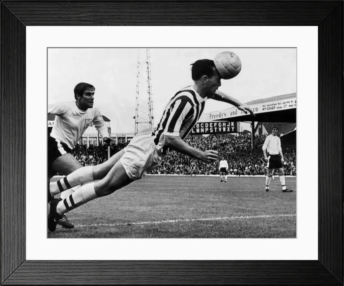 : Jeff Astle footballer plays for West Bromwich Albion vs Fulham : Jeff Astle footballer plays for West Bromwich Albion vs Fulham