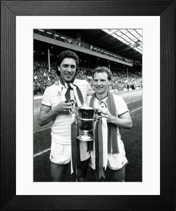 Framed Print : Chelsea v Manchester City Football March 1986 Full Members Cup Final at wembley