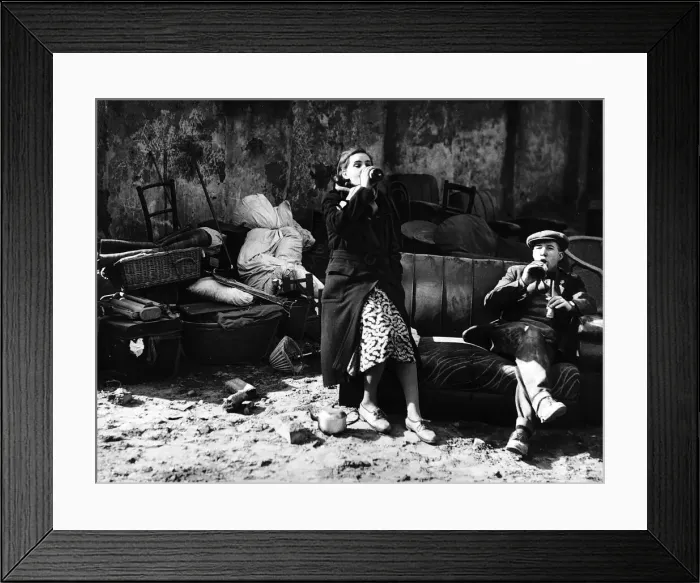 Framed Print : World War Two Survivors of the Blitz on Clydeside set up home in a ruined house Framed Print : World War Two Survivors of the Blitz on Clydeside set up home in a ruined house