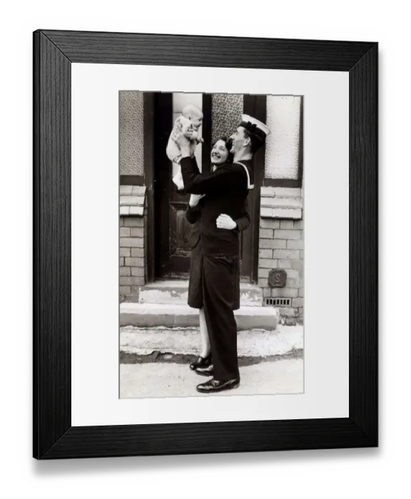 Framed Print : Leonard Perrigo with his wife and son in Birkenhead Sailor holding his baby boy