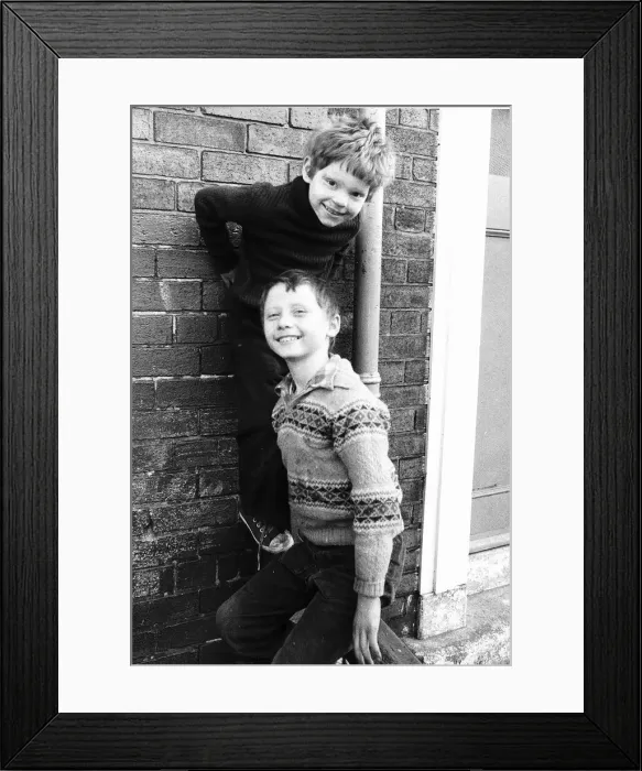 Framed Print : Young boys from the River Street area of Birkinhead 1980 who face a grim future in Framed Print : Young boys from the River Street area of Birkinhead 1980 who face a grim future in