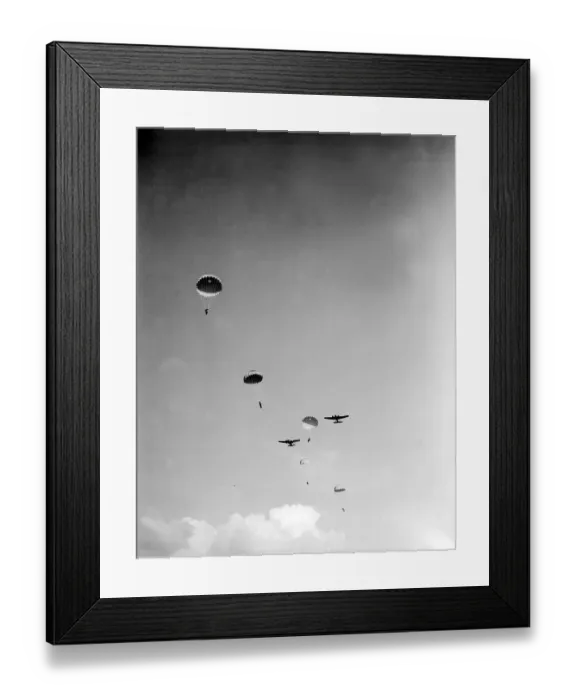 Framed Print : British Paratrooperss Army Soldiers WW2 1939-1945 Parachute regiment coming
