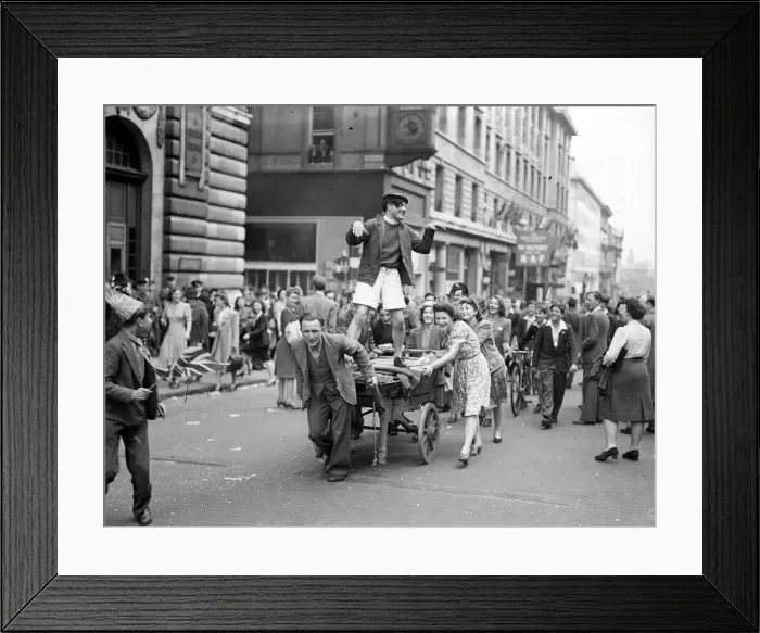 Framed Print : Celebrations in London on VE Day in London Framed Print : Celebrations in London on VE Day in London