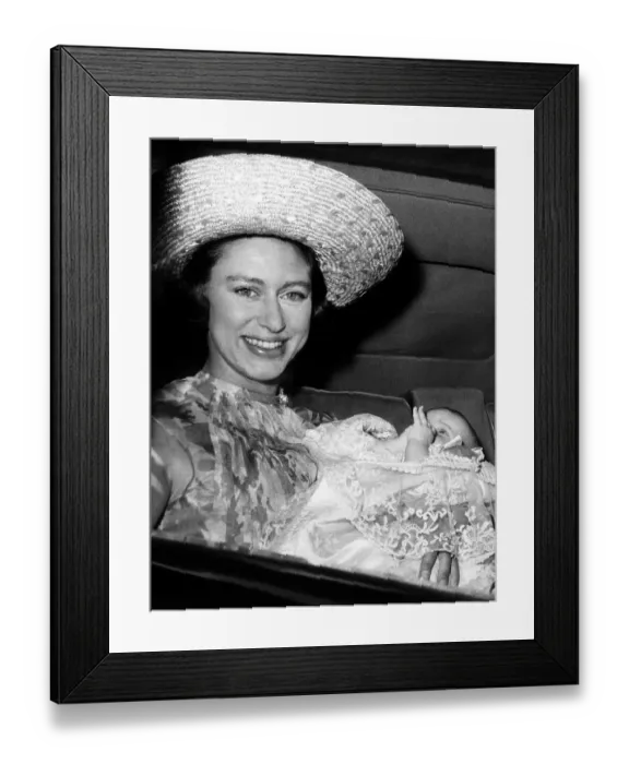 Framed Print : Princess Margaret and child Lady Sarah Armstrong - July 1964 Framed Print : Princess Margaret and child Lady Sarah Armstrong - July 1964