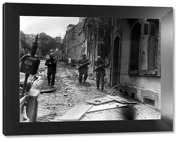 War: France Invasion June 1944 The advance on Cherbourg