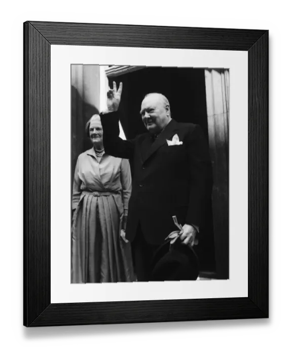 Framed Print : Prime Minister Winston Churchill at Number 10 Making V sign 1952