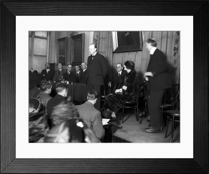 Framed Print : Winston Churchill addressing a meeting in Essex Hall at the Waltham Abbey by election Framed Print : Winston Churchill addressing a meeting in Essex Hall at the Waltham Abbey by election
