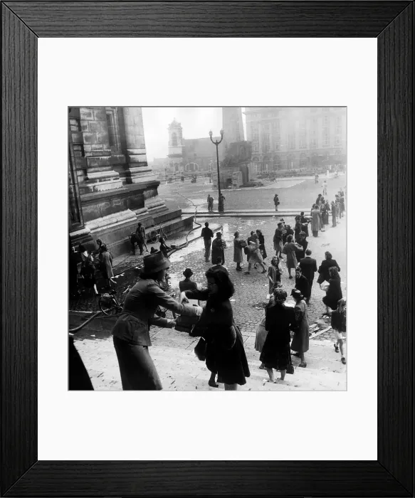 Framed Print : British Soldiers Troops Enter Brussels - September 1944 A human chain passing books Framed Print : British Soldiers Troops Enter Brussels - September 1944 A human chain passing books