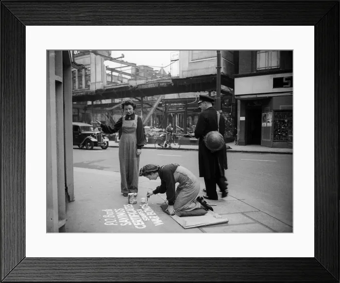 Framed Print : Women Sign writers, 1941 women doing mens jobs during the war years Framed Print : Women Sign writers, 1941 women doing mens jobs during the war years