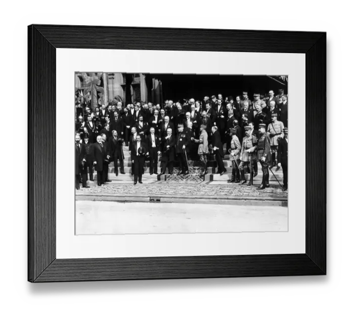 Framed Print : Peace Celebrations in Paris - Marshalls Fock Joffre and Pioncare at Hotel De Ville