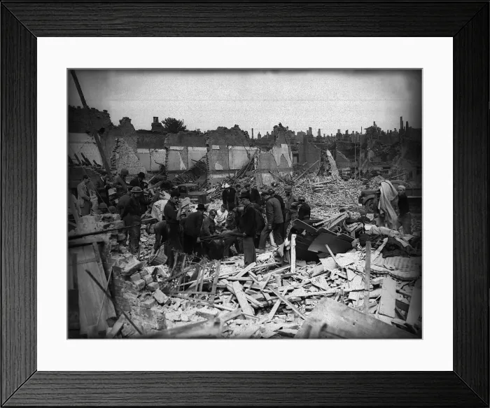 Framed Print : Bomb damage in Deptford during WW2. (19th June) Framed Print : Bomb damage in Deptford during WW2. (19th June)