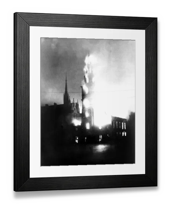 Framed Print : St Clement Danes in the Strand London on fire during Blitz during WW2. May 1941