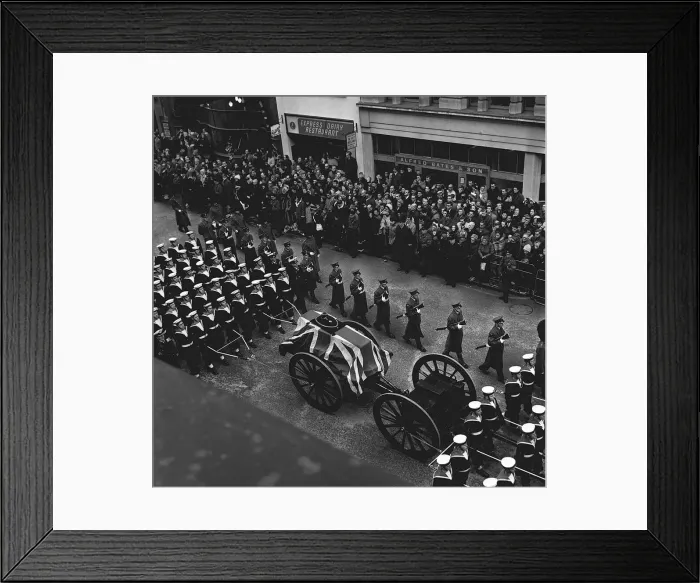 Framed Print : Gun carriage with body of Sir Winston Churchill January 1965 is driven through