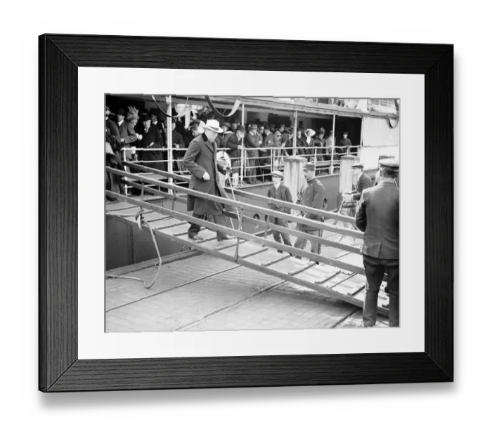 Framed Print : Winston Churchill in France May 1912 disembarks from a ship in Calais Framed Print : Winston Churchill in France May 1912 disembarks from a ship in Calais