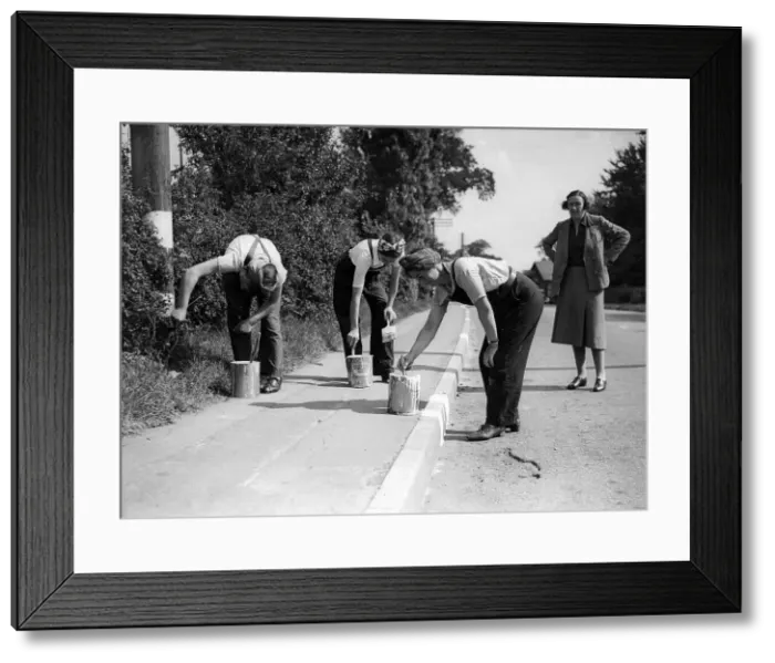 Framed Print : Women Road Painters, 1941 Women painting the kerb white so it can be seen during Framed Print : Women Road Painters, 1941 Women painting the kerb white so it can be seen during