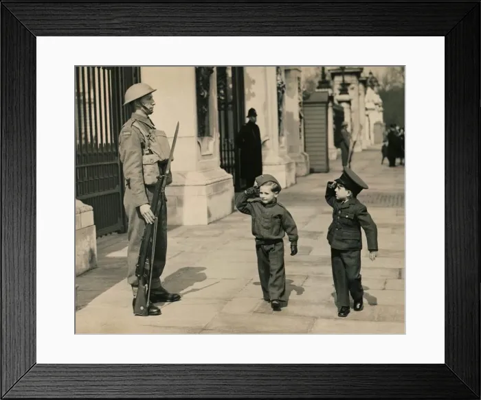 Framed Print : William Knowles age 4 and dressed as a Private and Billy Carter dressed in RAF uniform Framed Print : William Knowles age 4 and dressed as a Private and Billy Carter dressed in RAF uniform