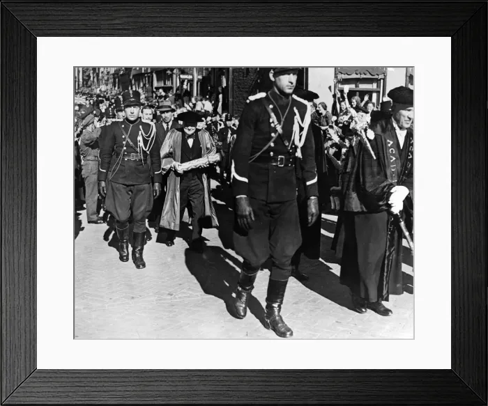 Framed Print : Mr Winston Churchill made Doctor Honoris Causa of Leyden University in Holland Framed Print : Mr Winston Churchill made Doctor Honoris Causa of Leyden University in Holland