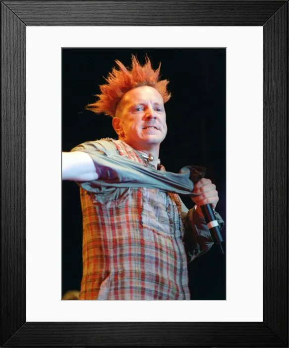 Framed Print : John Lydon of Sex Pistols pop group at SECC Glasgow tearing off sleeve Framed Print : John Lydon of Sex Pistols pop group at SECC Glasgow tearing off sleeve