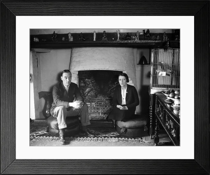 Framed Print : Captian Malcolm Campbell motor racing driver at home with his wife. Circa 1930 Framed Print : Captian Malcolm Campbell motor racing driver at home with his wife. Circa 1930