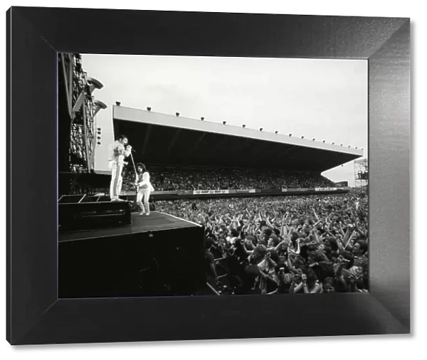 Queen Rock Group - Freddie Mercury, Brian May, John Deacon & Roger Taylor - in concert at
