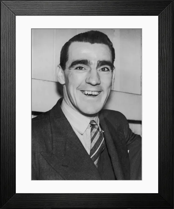Framed Print : Manchester city footballer Frank Swift. Circa 1947 Framed Print : Manchester city footballer Frank Swift. Circa 1947