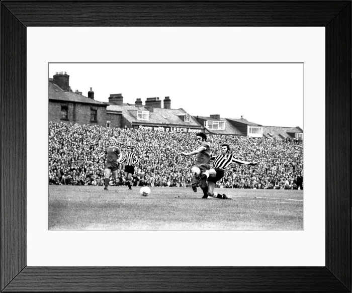 Framed Print : Newcastle United v Liverpool at St Jamess Park, 21 / 08 / 1971 Framed Print : Newcastle United v Liverpool at St Jamess Park, 21 / 08 / 1971