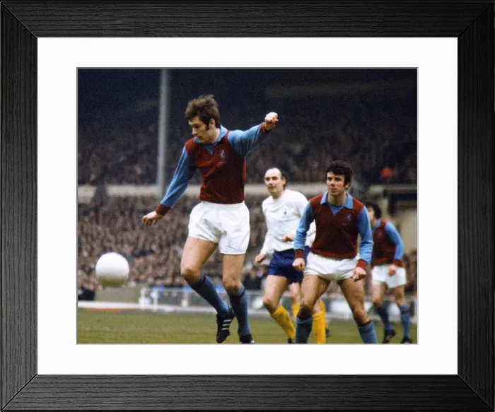 Framed Print : 1971 League Cup Final at Wembley Stadium Tottenham Hotspur 2 v Aston Villa 0