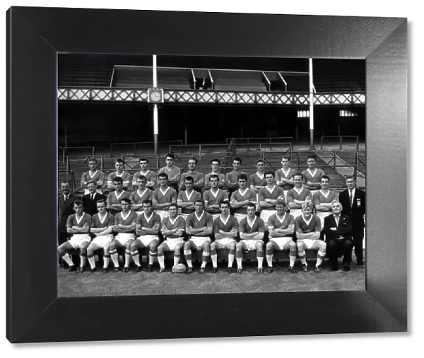 The Everton team pose with staff and trainers for a photograph on the pitch at Goodison