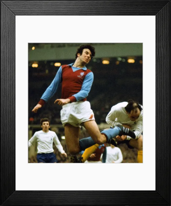 Framed Print : 1971 League Cup Final at Wembley Stadium Tottenham Hotspur 2 v Aston Villa 0 Framed Print : 1971 League Cup Final at Wembley Stadium Tottenham Hotspur 2 v Aston Villa 0
