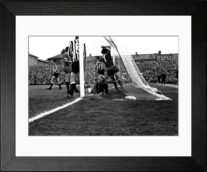 Framed Print : Newcastle United v Liverpool at St Jamess Park, 21 / 08 / 1971. Liverpool scores a goal Framed Print : Newcastle United v Liverpool at St Jamess Park, 21 / 08 / 1971. Liverpool scores a goal