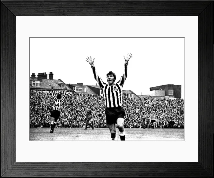 Framed Print : Newcastle United v Liverpool at St Jamess Park, 21  /  08  /  1971