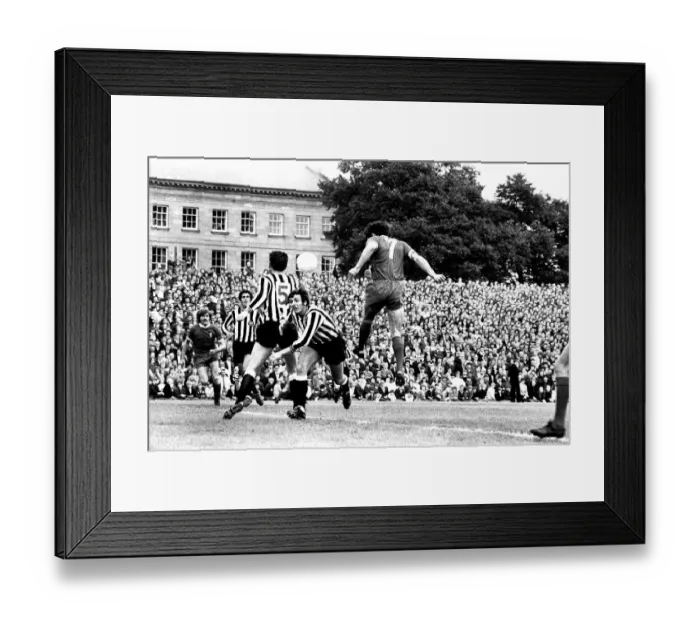 Framed Print : Newcastle United v Liverpool at St Jamess Park, 21 / 08 / 1971 Framed Print : Newcastle United v Liverpool at St Jamess Park, 21 / 08 / 1971