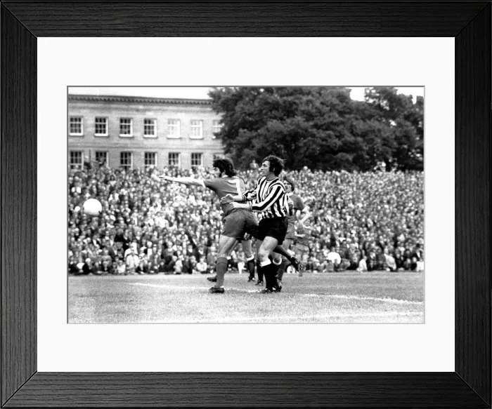 Framed Print : Newcastle United v Liverpool at St Jamess Park, 21 / 08 / 1971 Framed Print : Newcastle United v Liverpool at St Jamess Park, 21 / 08 / 1971